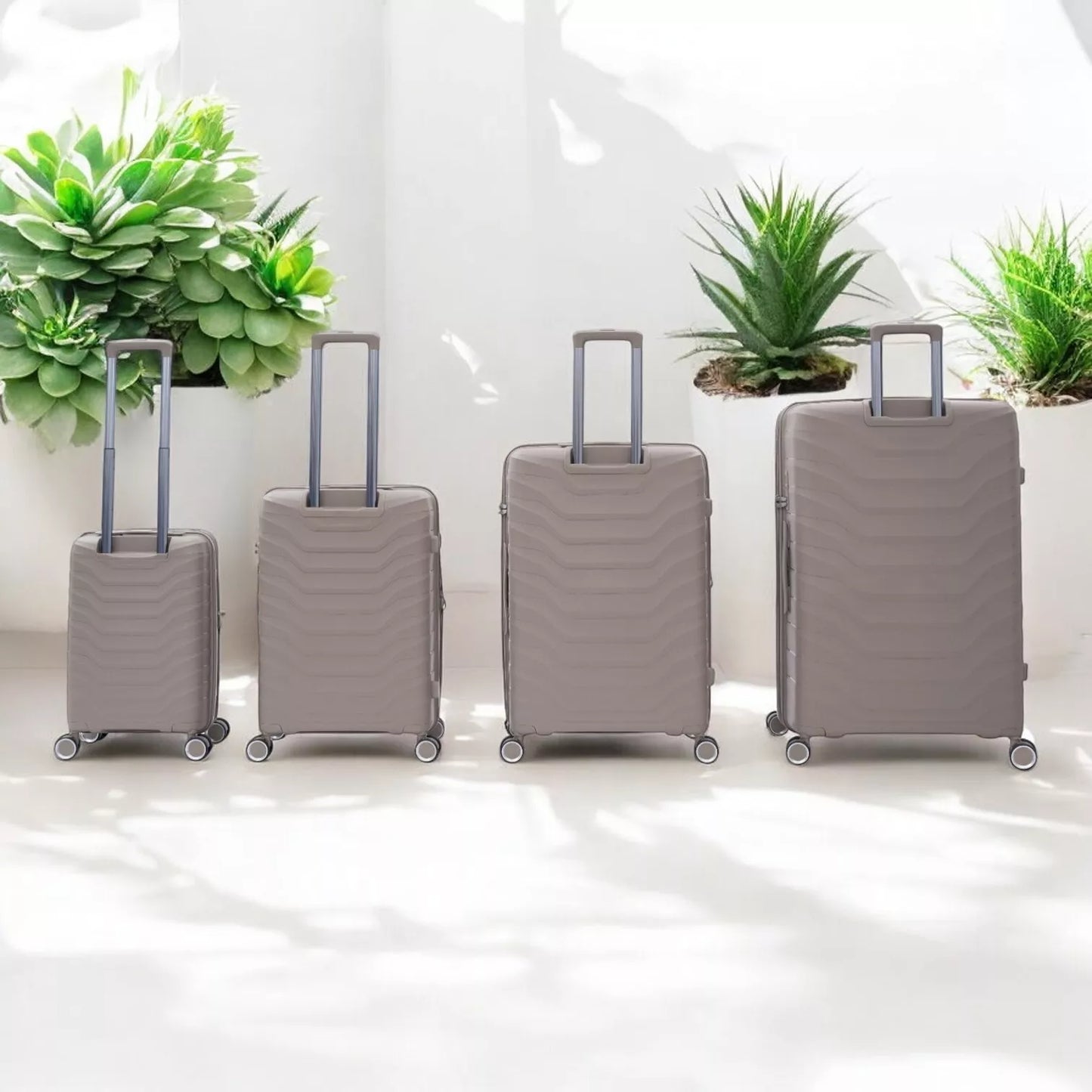 Eagle Verona Expandable Suitcase – Durable PP, TSA Lock, 360° Spinner Wheels - Champagne