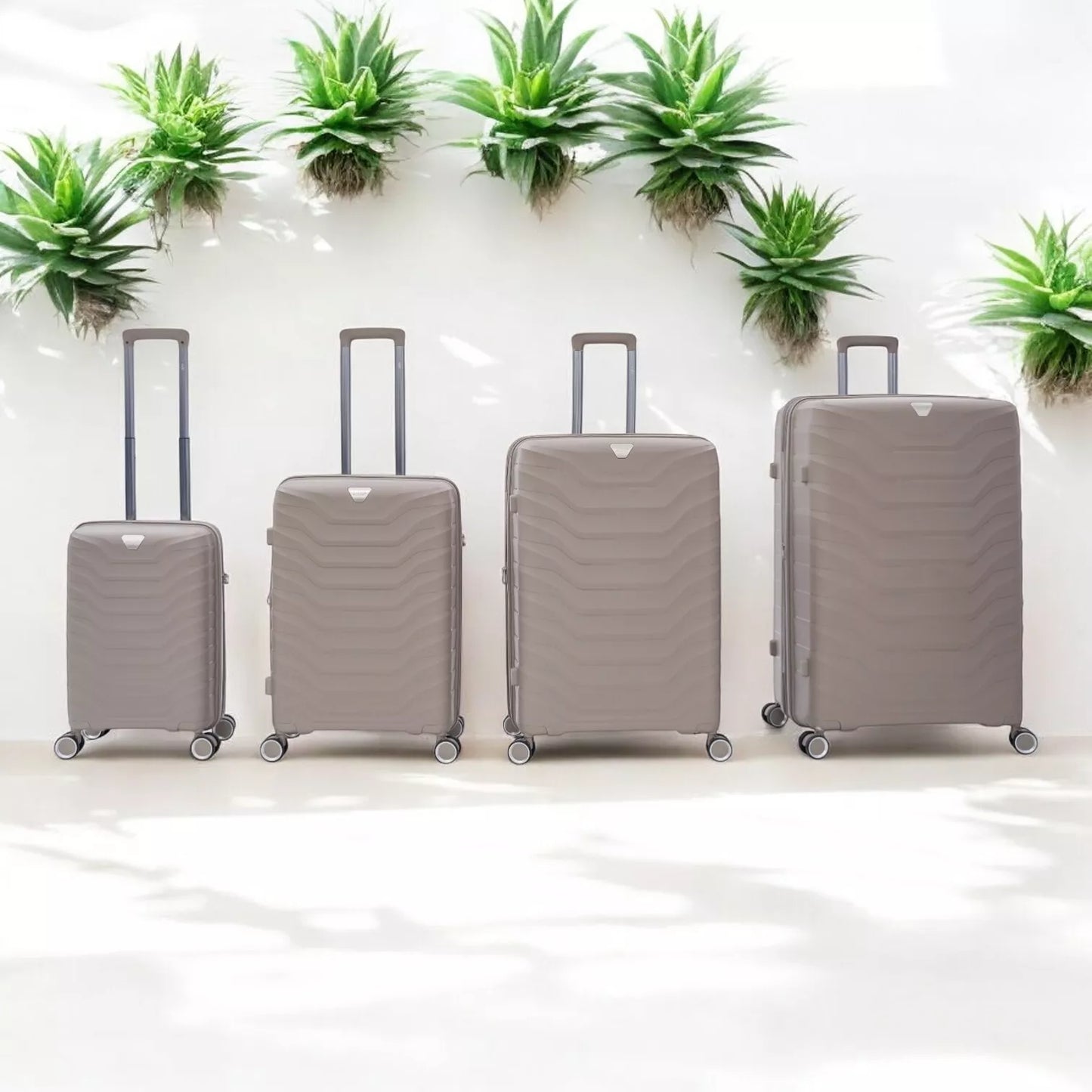 Eagle Verona Expandable Suitcase – Durable PP, TSA Lock, 360° Spinner Wheels - Champagne